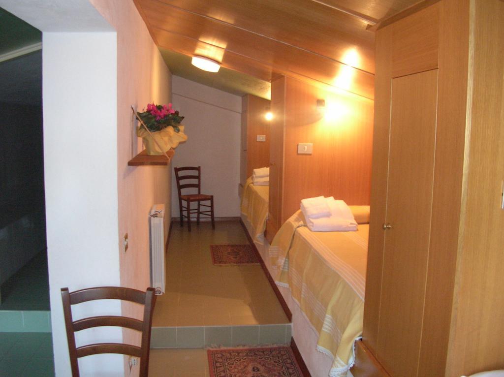 Agriturismo Le Pianore Монтеспертоли Стая снимка