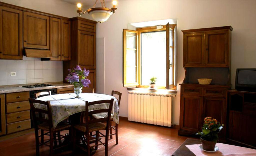 Agriturismo Le Pianore Монтеспертоли Стая снимка